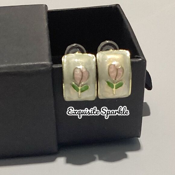 🌷Elegant GoldTone White Ivory Swirl Tulip Painted Earrings - Picture 10 of 16